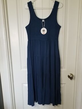 Sleeveless Navy Blue Smocked Dress - Lightweight Tiered Design Size Large NWT